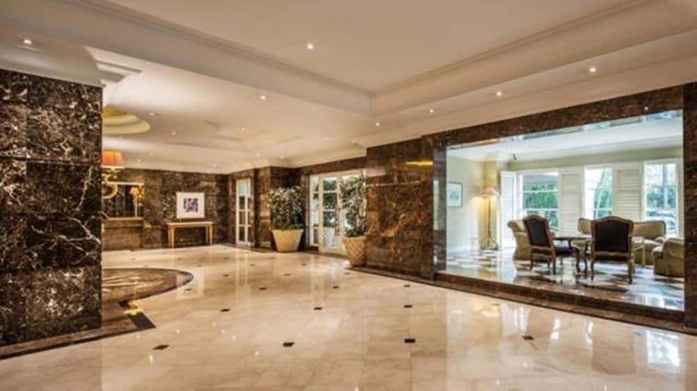 Batavia Hotel & Serviced Apartments Jakarta Exterior foto